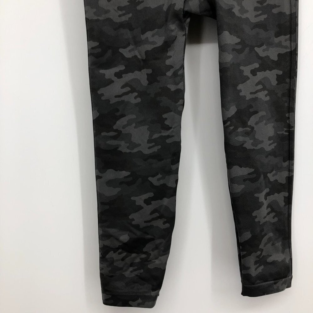 Spanx Look At Me Now cropped Leggings in Sage green / grey Camo size 1X - Picture 13 of 16